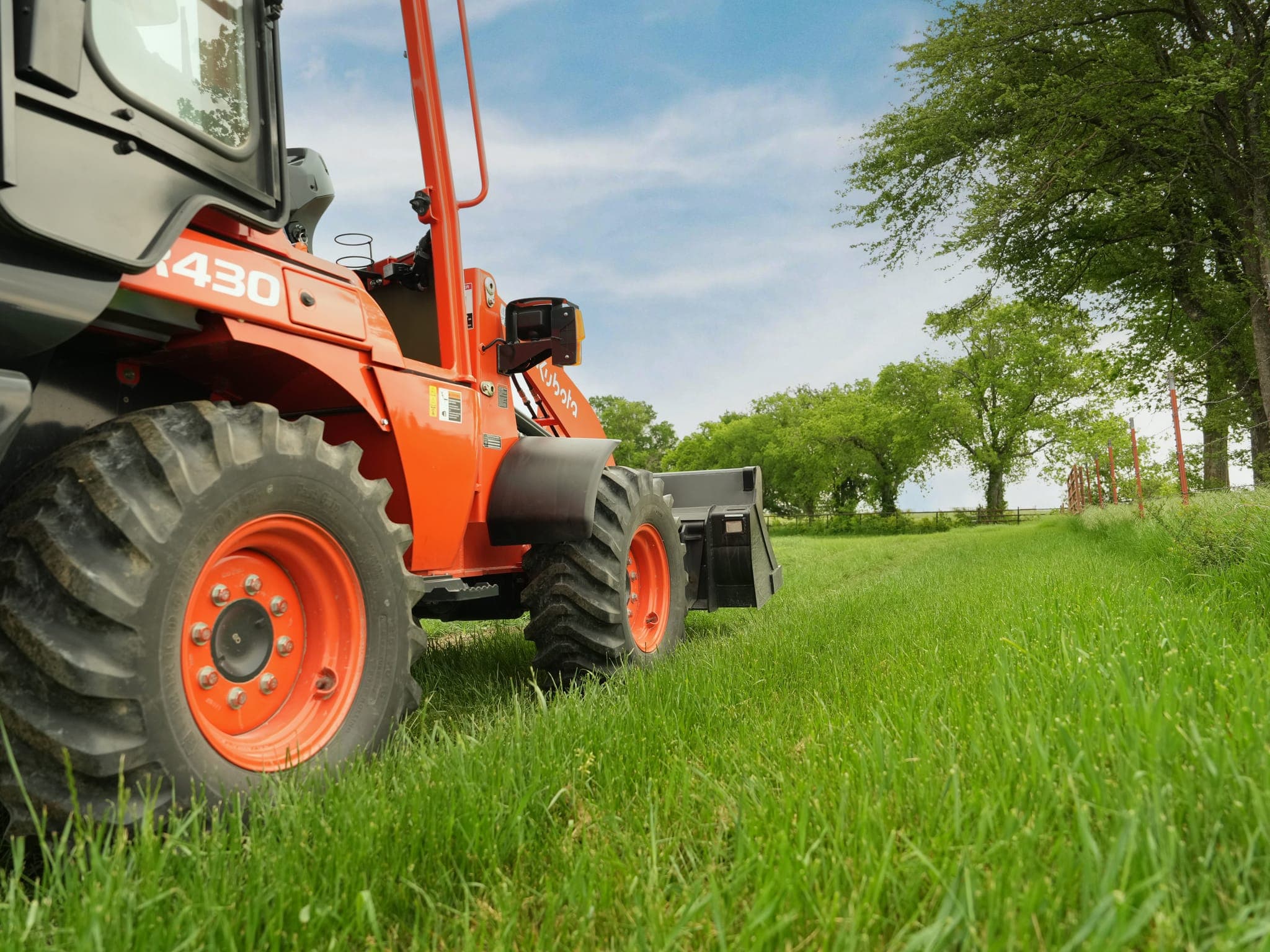 R430 Kubota Wheel Loaders — photo 2